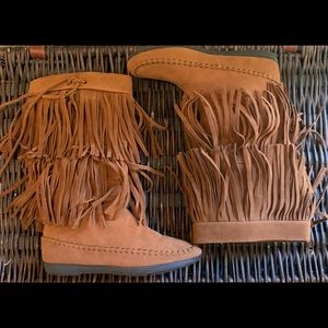 Sugar SGR Chessie Fringe Mustard Boots! Size 8M
